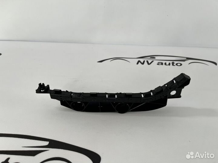 Honda Civic 4D крепление бампера правое 05-11