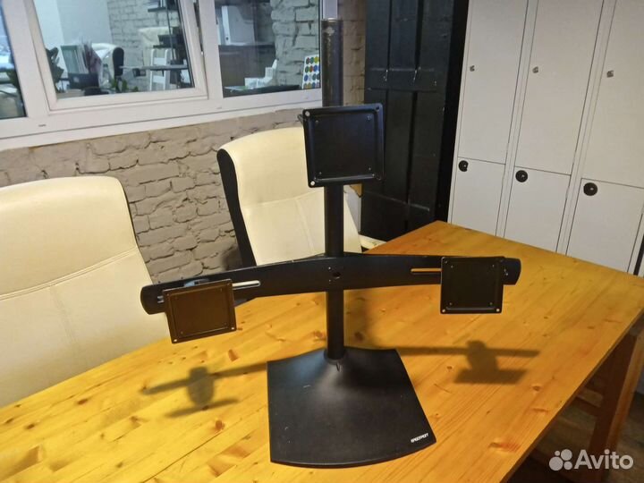 2 кронштейна Ergotron DS 100 на 1 и 4 монитора