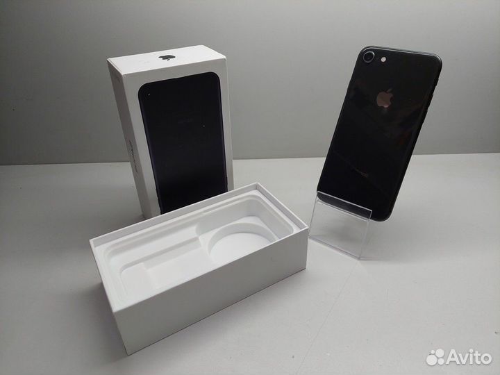 iPhone 8, 64 ГБ