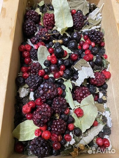 Чай с ягодами и травами. Большой