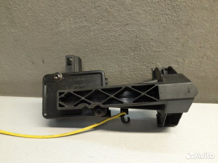 Активатор лючка бензобака Mercedes Benz M-Class