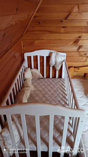 Детская кроватка с маятником