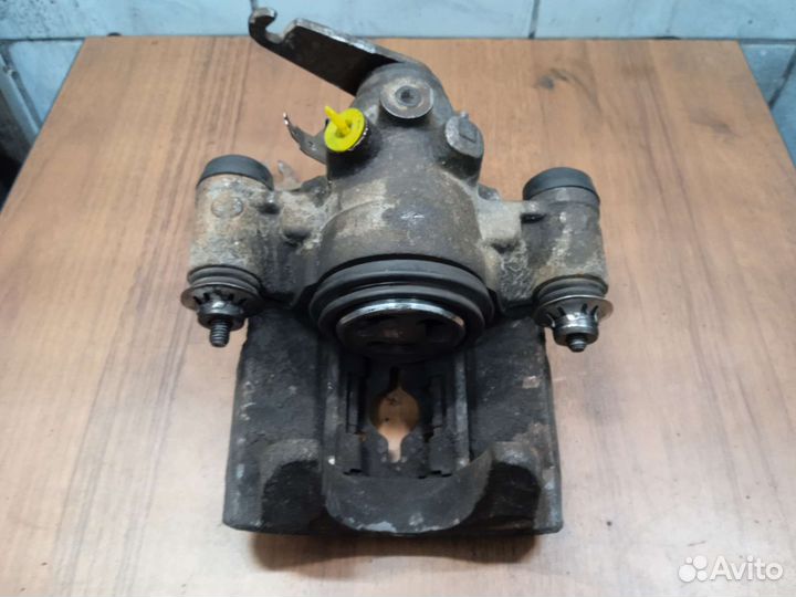 Iveco Daily суппорт задний левый