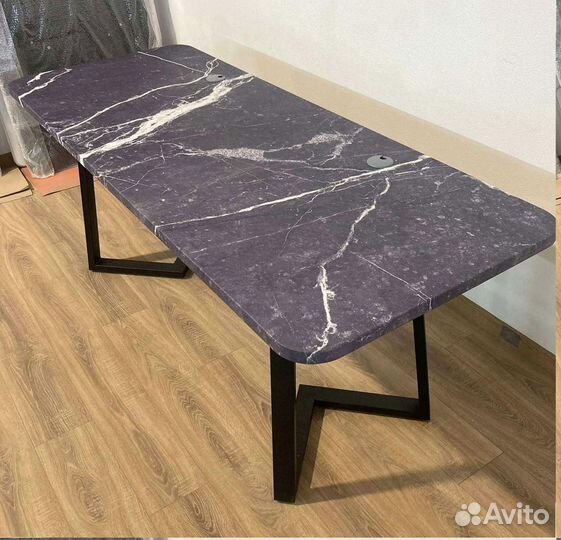 Компьютерный стол 'Pure Comparison'