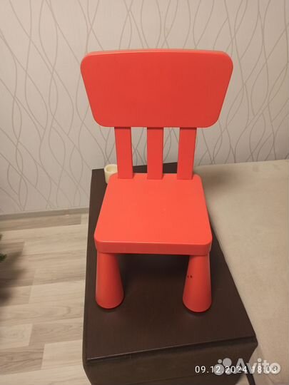 Детский стол и два стула IKEA