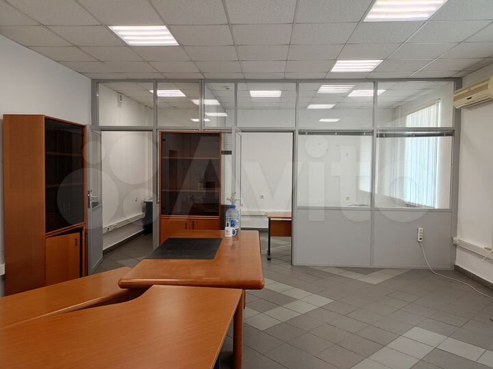 Офис с мебелью из 3х кабинетов, 53.5 м²