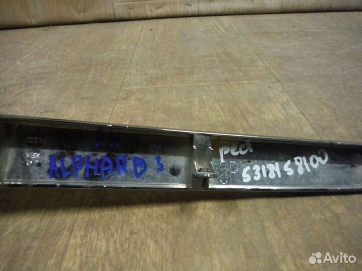 Хром накладка фары правой Toyota Alphard 2018