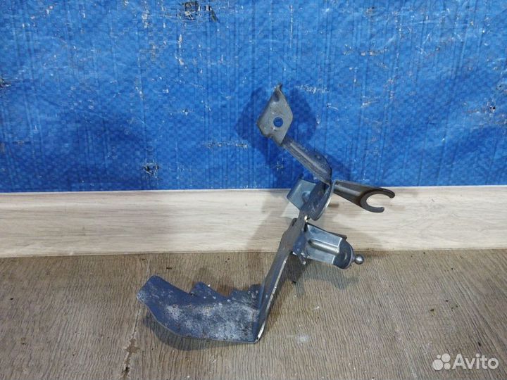 Кронштейн проводки двигателя леый S class W222, Х2