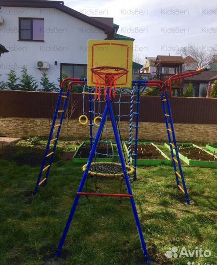 Уличный спортивный комплекс