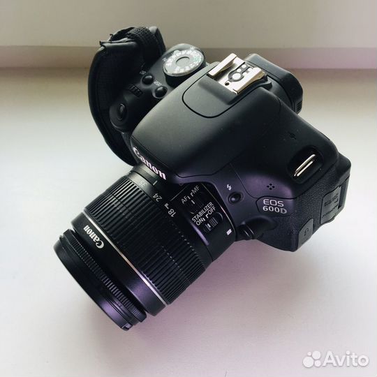 Зеркальный фотоаппарат Canon eos 600D