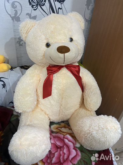 Большой белый медведь