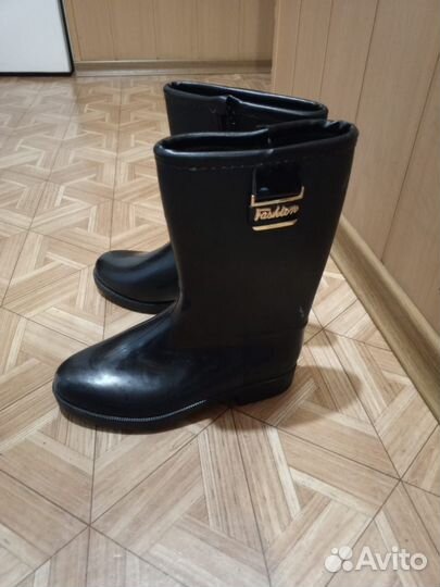 Резиновые сапоги женские 35 размер