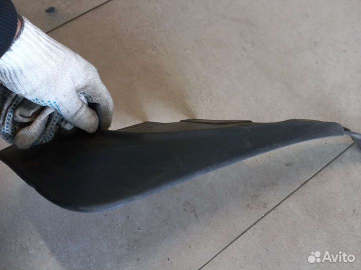 Брызговик задний правый Toyota Land Cruiser 200