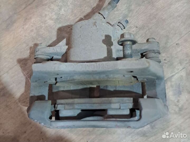 Суппорт передний правый /левый Ford Mondeo 3