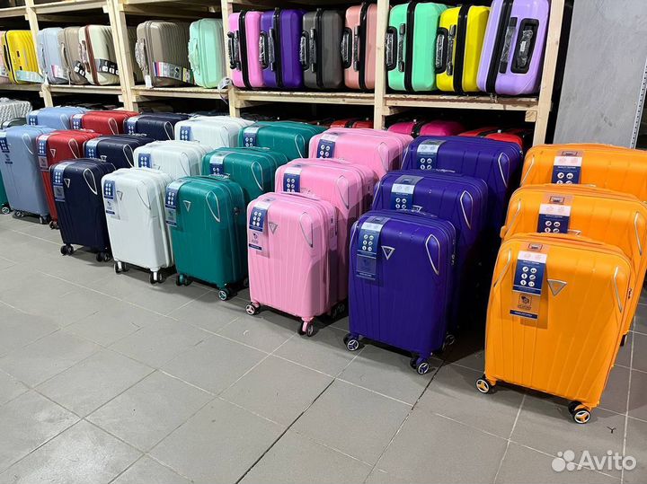 Чемодан дорожный на колесах