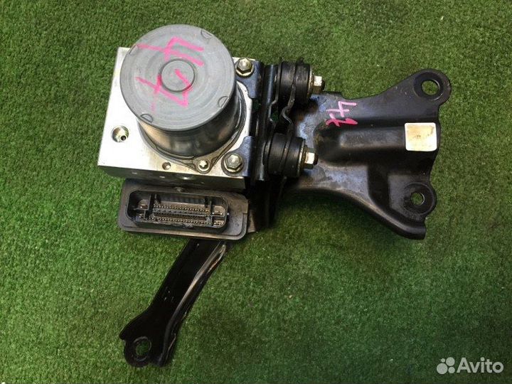 Блок ABS (насос) Toyota Corolla