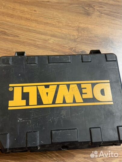 Аккумулятoрнaя дрель-шуруповeрт деbолт DW 907 K2