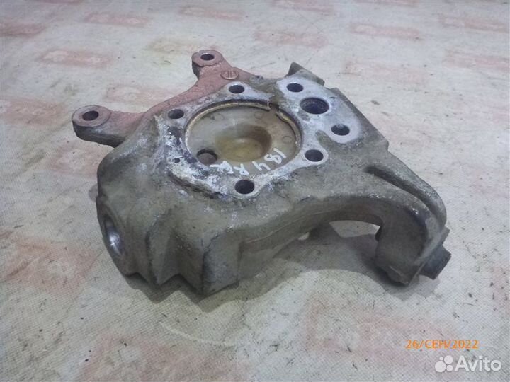 Кулак поворотный задний правый Nissan Teana J31