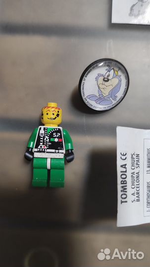 Вкладыши из Киндера фигурка Лего значок из 90-х
