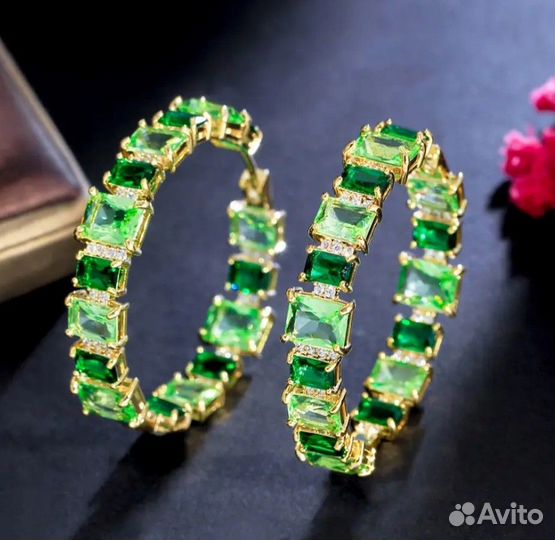 Серьги конго с зелеными камнями