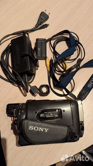 Видеокамера Sony handycam CCD-TRV48e