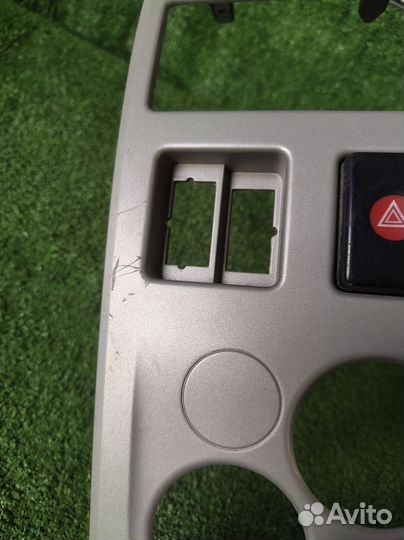 Рамка магнитолы Renault Logan