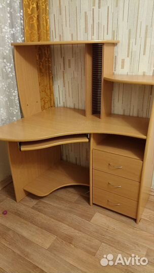 Письменный стол