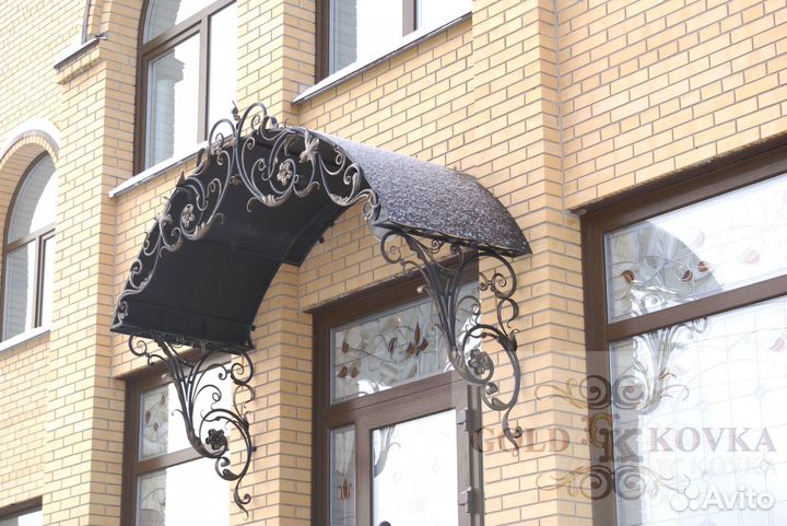 Козырек над крыльцом из металла