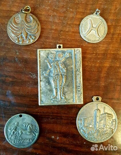 Медальоны, жетоны