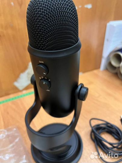 Микрофон Logitech Blue yeti конденсаторный