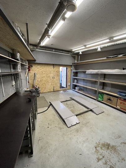 Гараж, > 30 м²