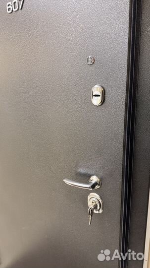 Дверь входная металлическая бу левая