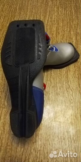 Лыжные ботинки с креплениями