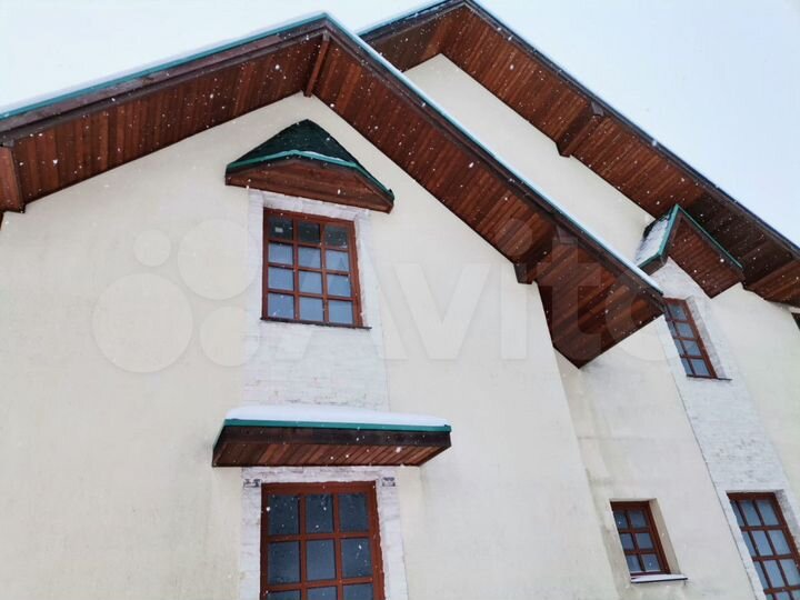 Коттедж 438,6 м² на участке 25 сот.