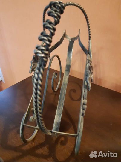 Художественная ковка.Подставка для вина