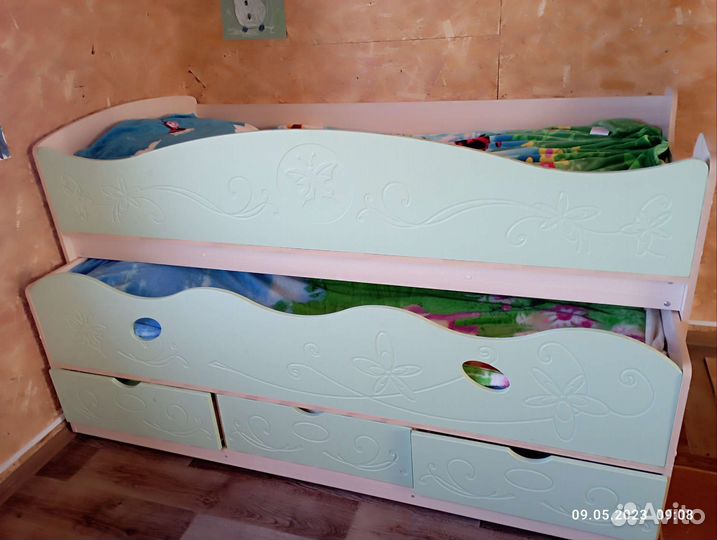 Двухъярусная кровать