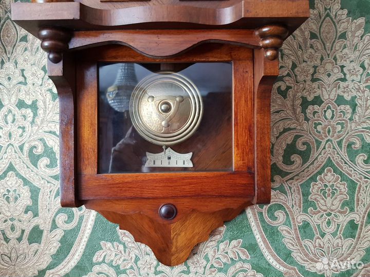 Настенные консольные часы с боем