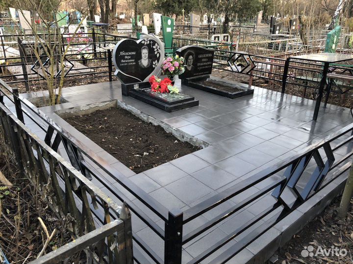 Ограды, скамейки, таблички