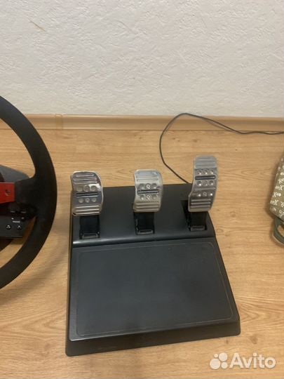 Игровой руль с педалями thrustmaster t150