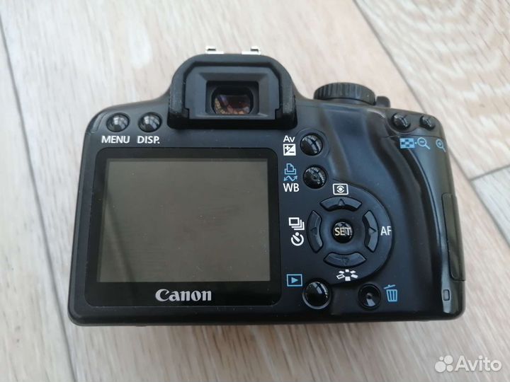 Зеркальный фотоаппарат Canon 1000d