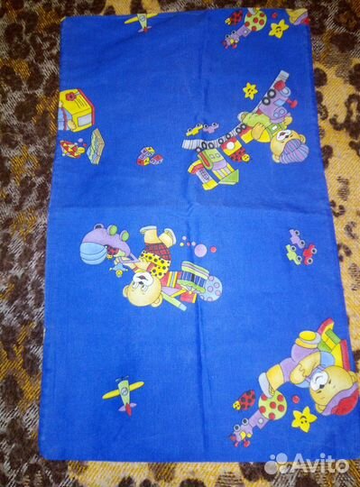 Бортики в кроватку, простынь,подушка с наволочкой