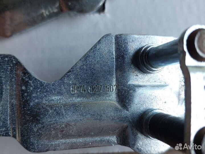 Ответная часть замка багажника 8p4827507