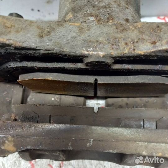 Суппорт тормозной передний правый Nissan Teana J31