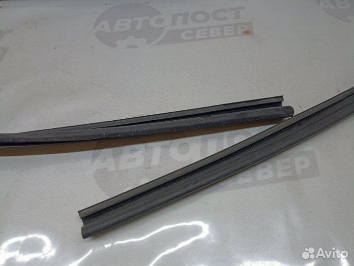 Уплотнитель стекла двери задний правый Ssangyong