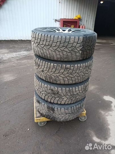 Dunlop SP Winter Ice 02 205/55 R16 94T