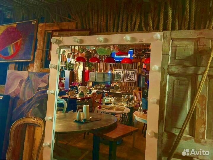 Гримерное зеркало с лампочками