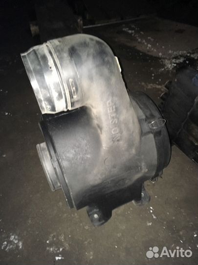 Корпус воздушного фильтра на интер 9400