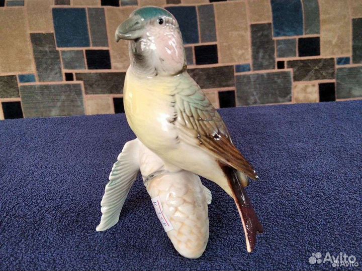 Фарфор. Клёст на шишке. Мануфактура Karl Ens