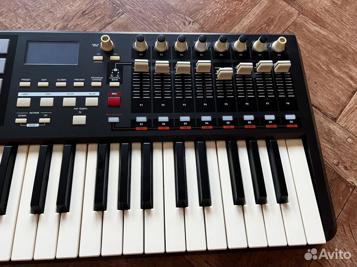 Akai PRO MPK49 USB - миди (midi) клавиатура
