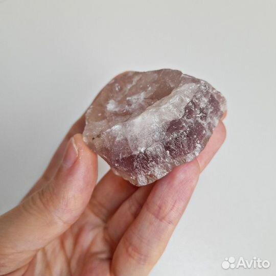 Флюорит фиолетовый необработанный